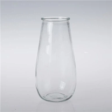 Clear glass flower vase