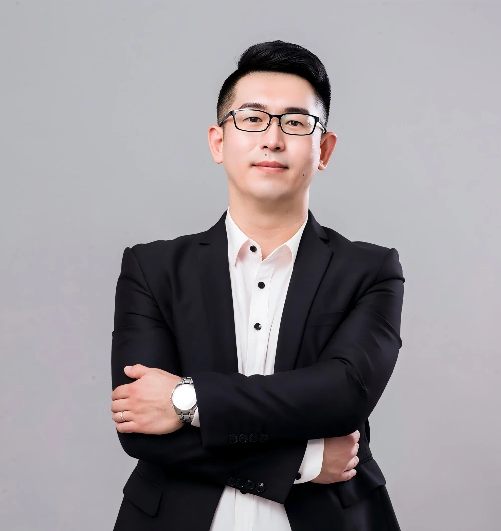 RickyLee-Founder of ZGS Glass RickyLee-Founder of ZGS Glass
